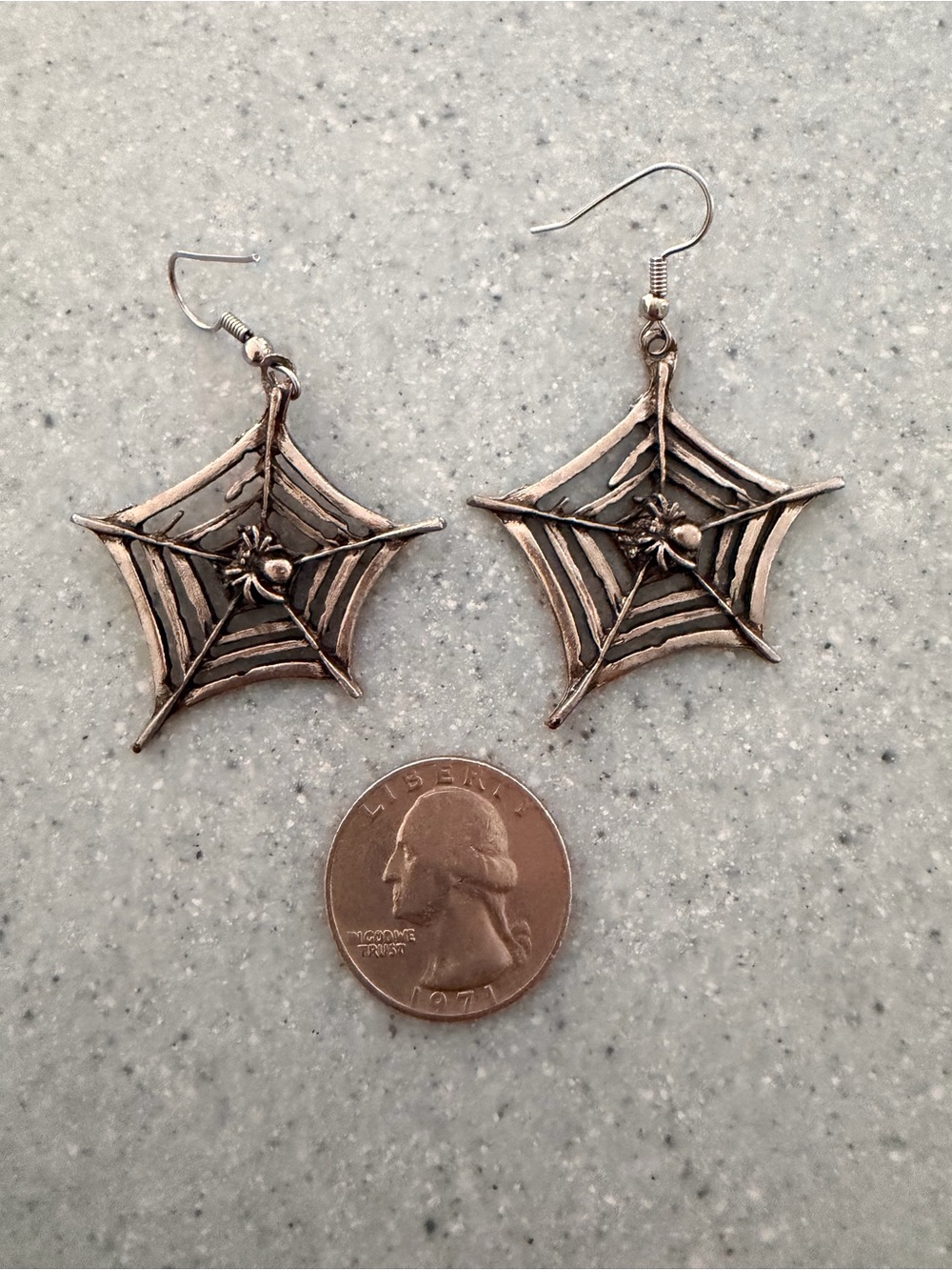 Vintage Silver Spider Web Dangle Earrings 1980s Gothic Halloween